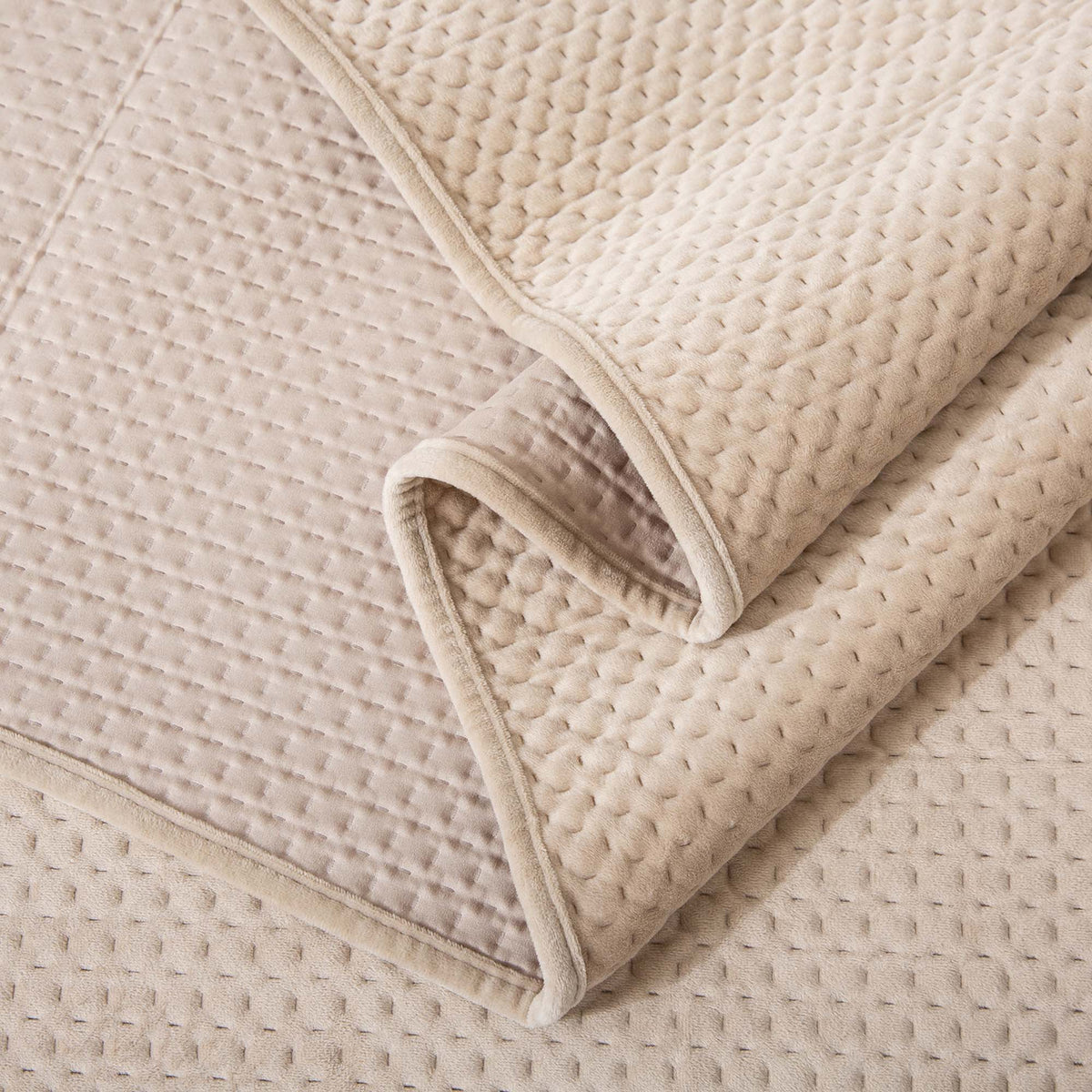 Kasentex Lightweight Plush Velvet Quilt Set Queen/King - Soft All Season Bedspread Coverlet