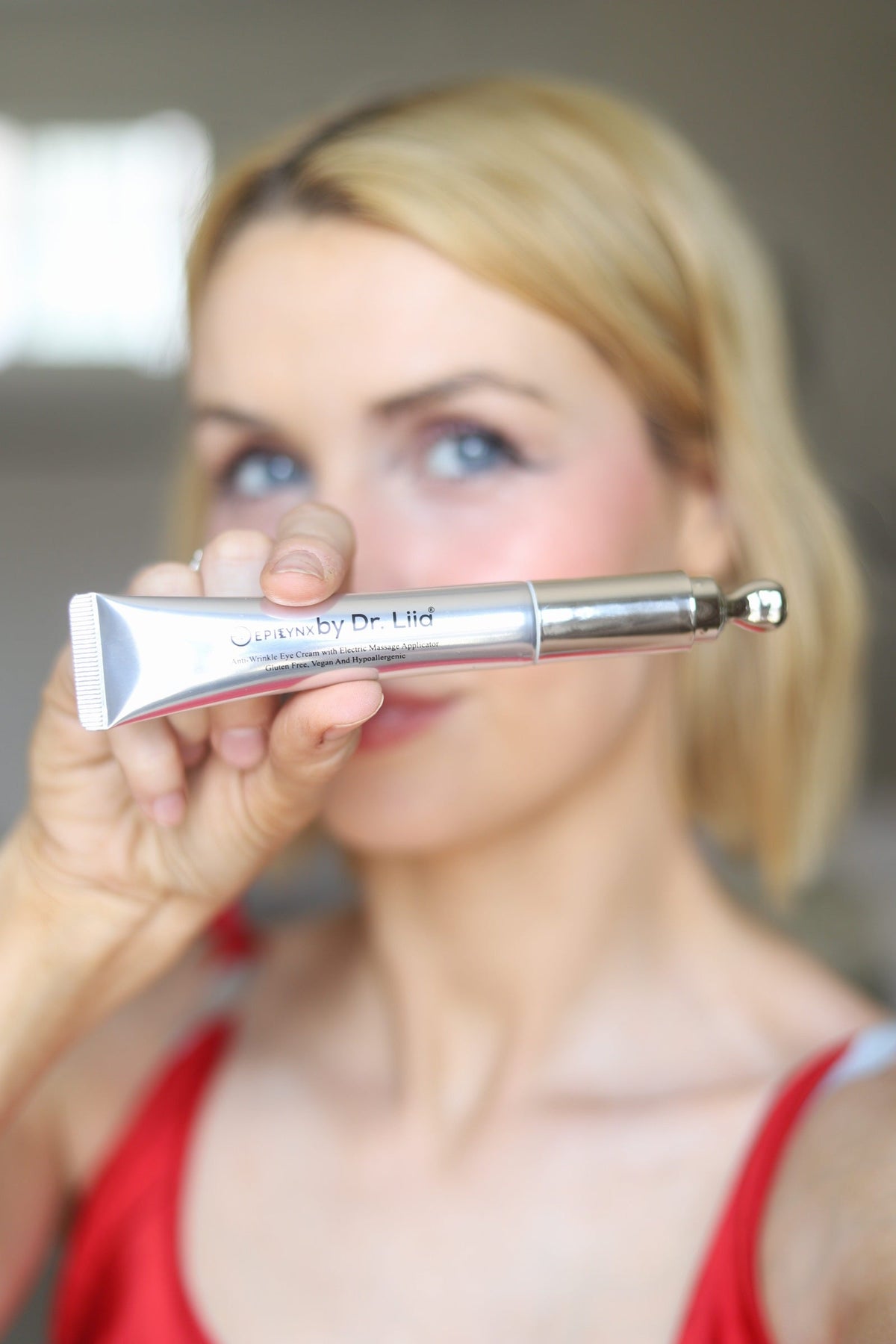 Cooling Depuffing Eye Cream with Massage Applicator